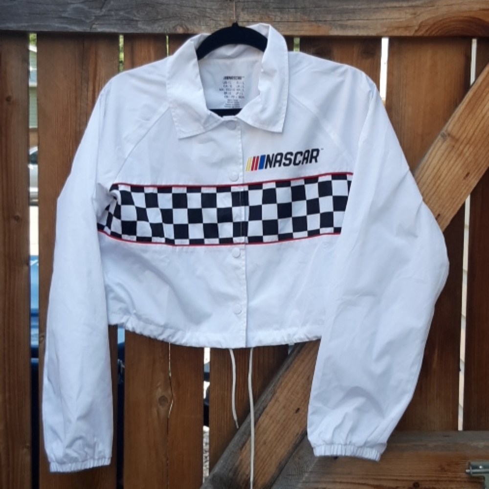 Cropped white nascar jacket trendy sz large